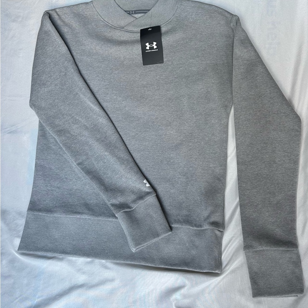 🏷️ NWT Under Armour Women’s Heather Grey Mock Neck Sweatshirt - Size SM